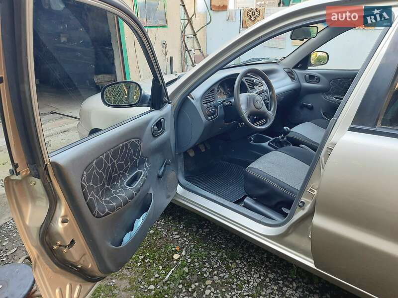 Седан Daewoo Sens 2004 в Ужгороді