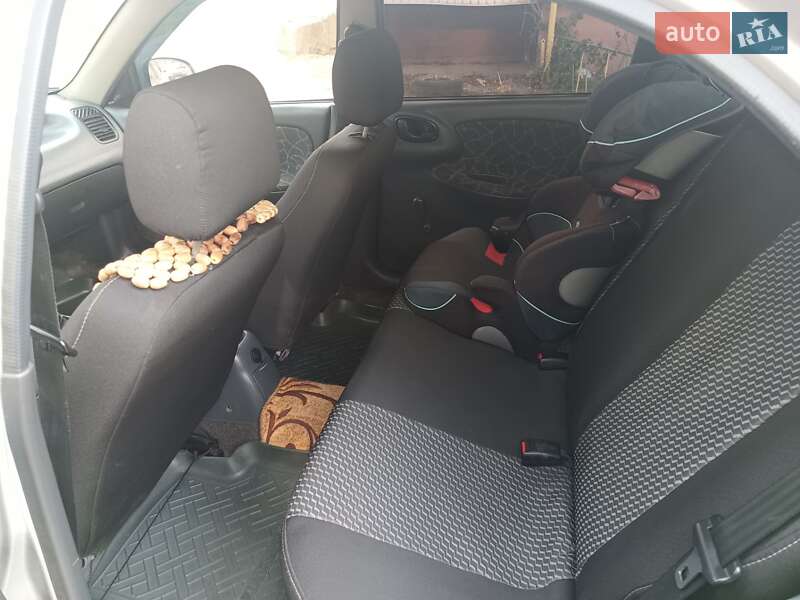 Седан Daewoo Sens 2004 в Тлумаче