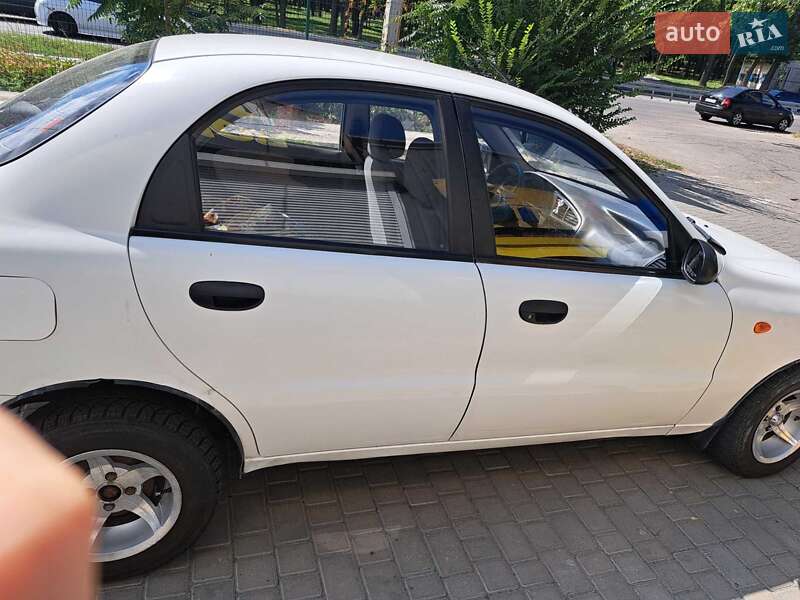 Седан Daewoo Sens 2004 в Днепре