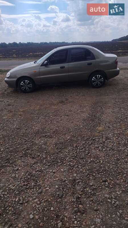 Седан Daewoo Sens 2004 в Новоархангельске