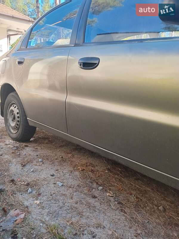 Седан Daewoo Sens 2005 в Буче