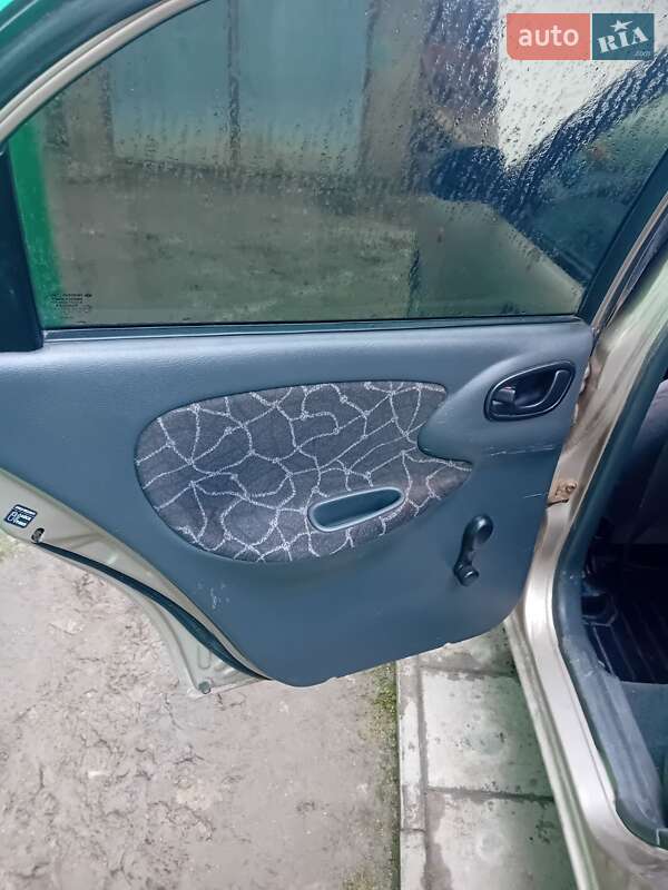 Седан Daewoo Sens 2004 в Тернополі