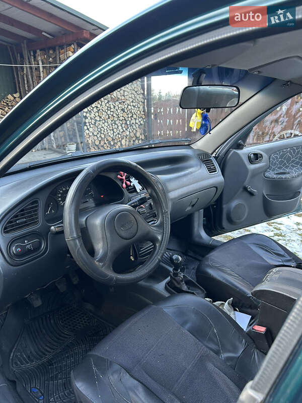 Седан Daewoo Sens 2003 в Новояворівську