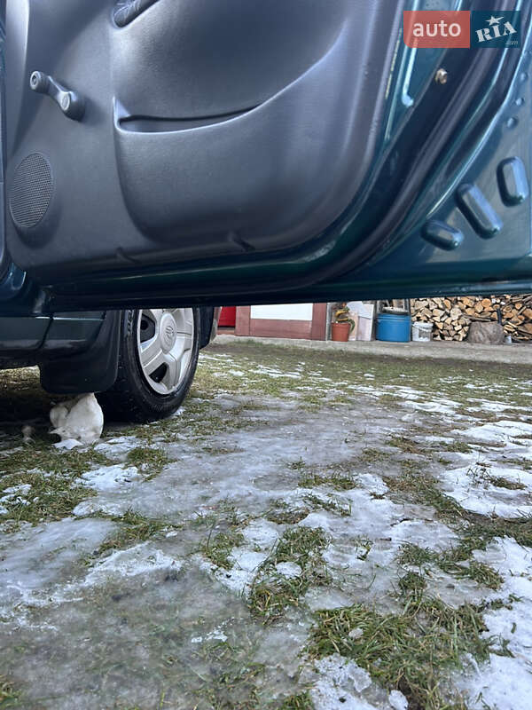 Седан Daewoo Sens 2003 в Новояворівську