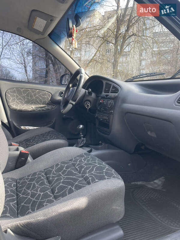 Седан Daewoo Sens 2003 в Львове