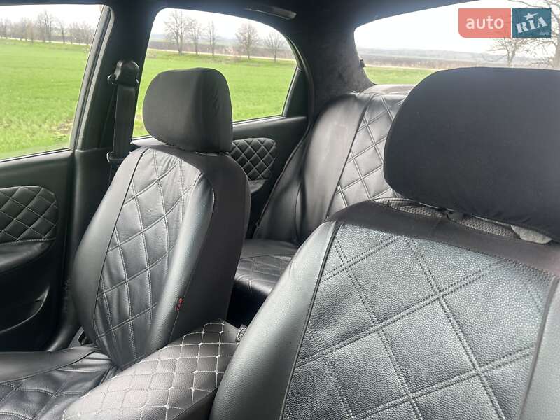 Седан Daewoo Sens 2003 в Горішніх Плавнях