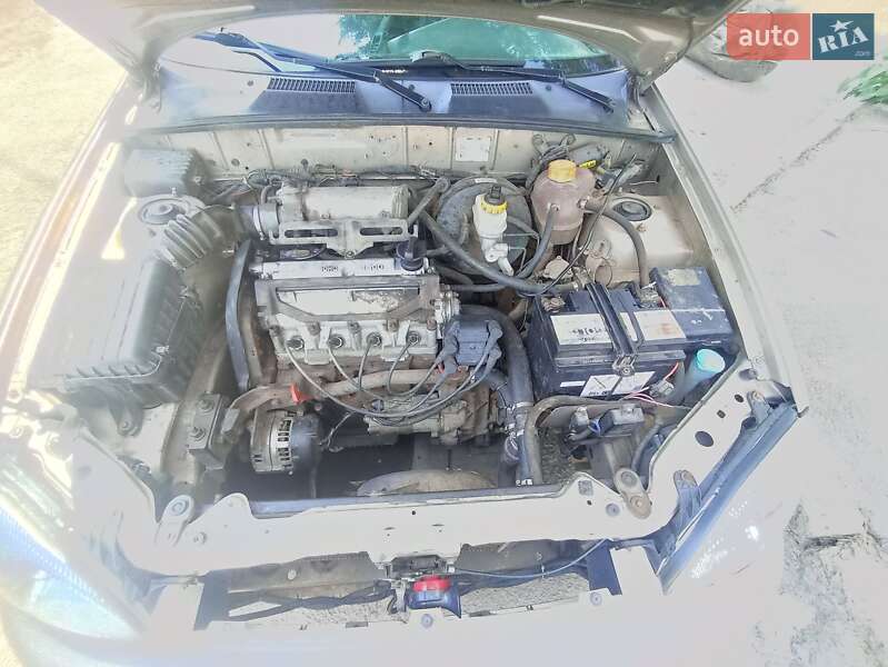 Седан Daewoo Sens 2004 в Александрие