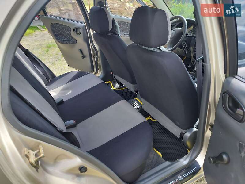 Седан Daewoo Sens 2004 в Песковке