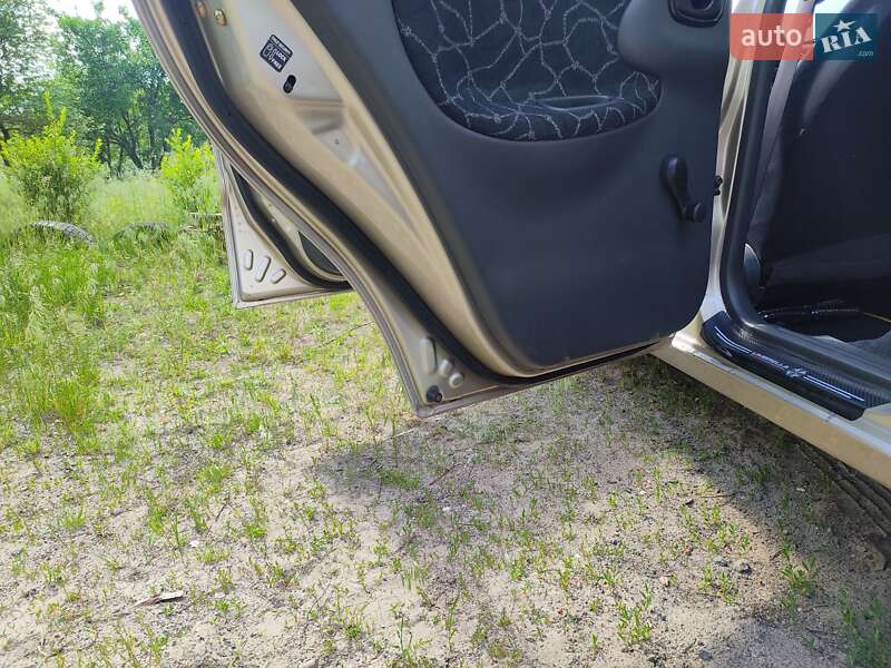 Седан Daewoo Sens 2004 в Песковке