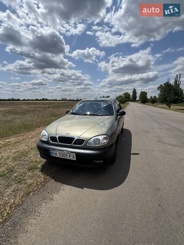 Седан Daewoo Sens 2004 в Петрове