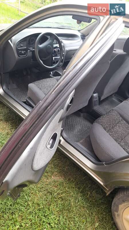 Седан Daewoo Sens 2007 в Косове