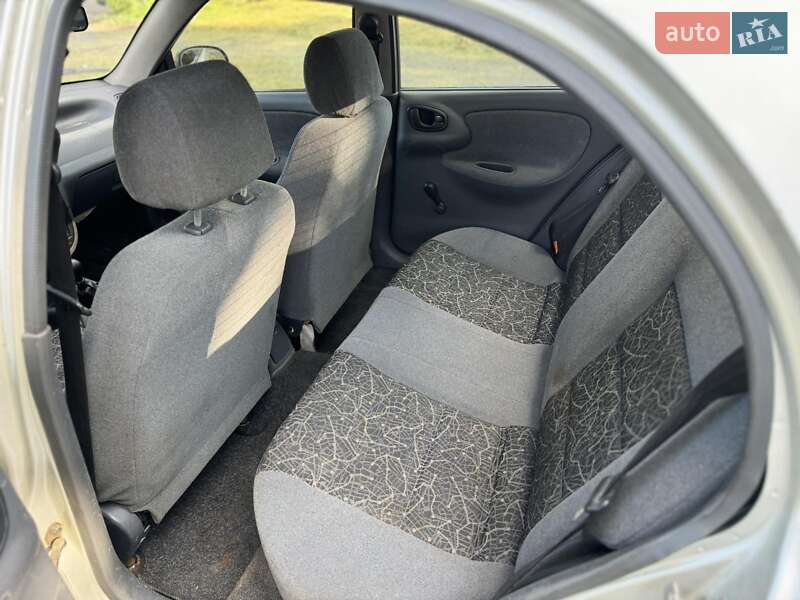 Седан Daewoo Sens 2004 в Днепре