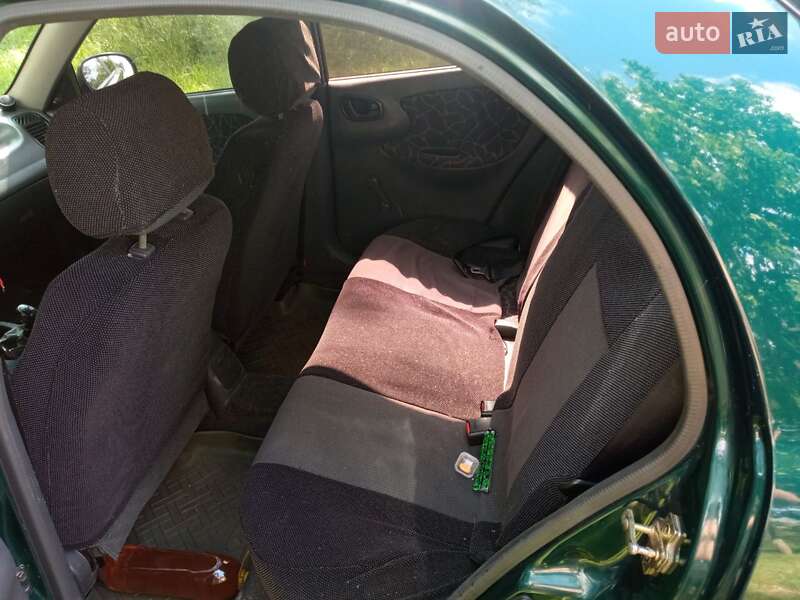 Седан Daewoo Sens 2003 в Запоріжжі