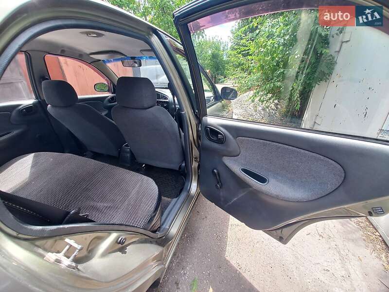 Седан Daewoo Sens 2004 в Кривому Розі