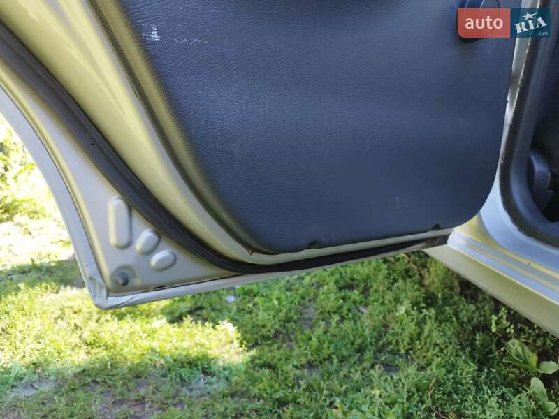 Седан Daewoo Sens 2004 в Гадячі