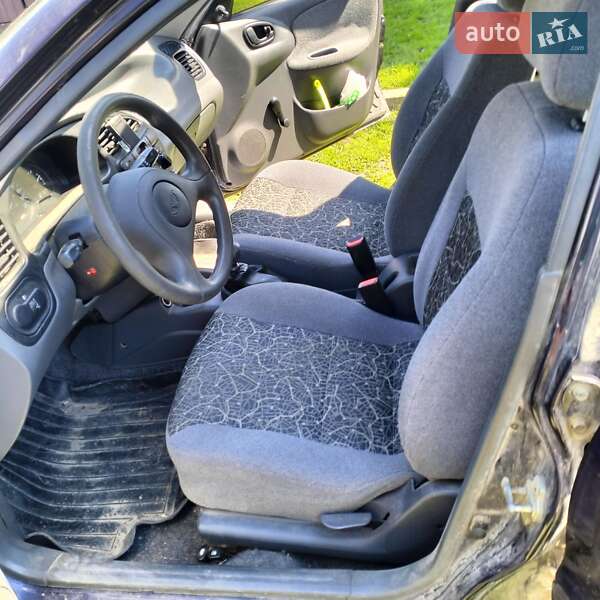 Седан Daewoo Sens 2006 в Косове