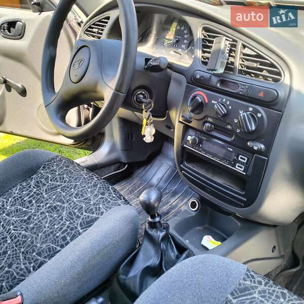 Седан Daewoo Sens 2006 в Косове