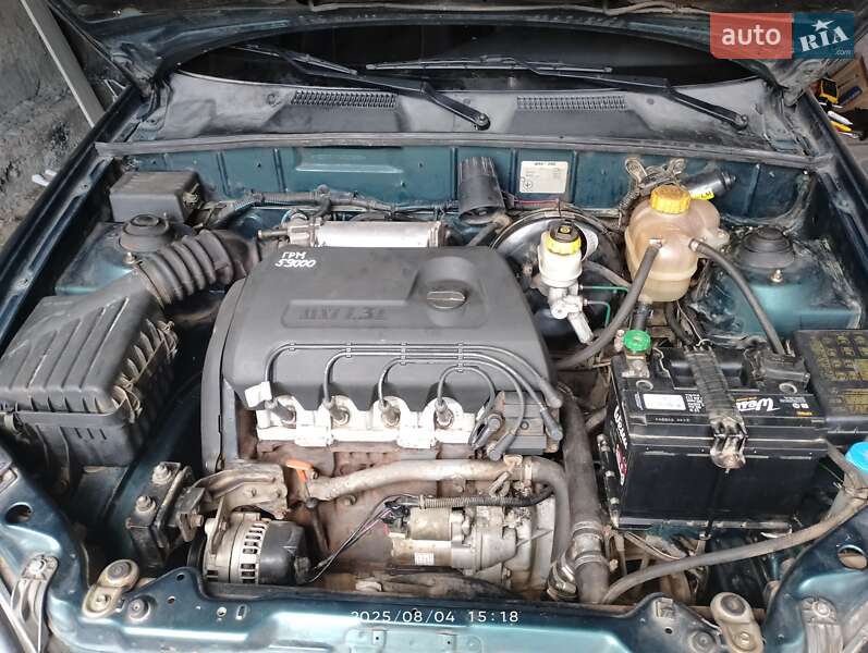 Седан Daewoo Sens 2004 в Иршаве
