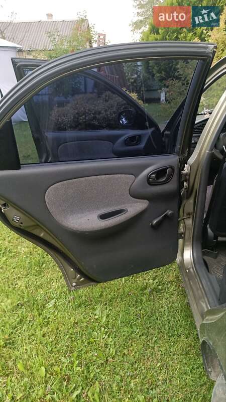 Седан Daewoo Sens 2005 в Новояворовске
