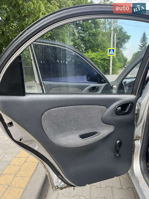 Седан Daewoo Sens 2005 в Косові