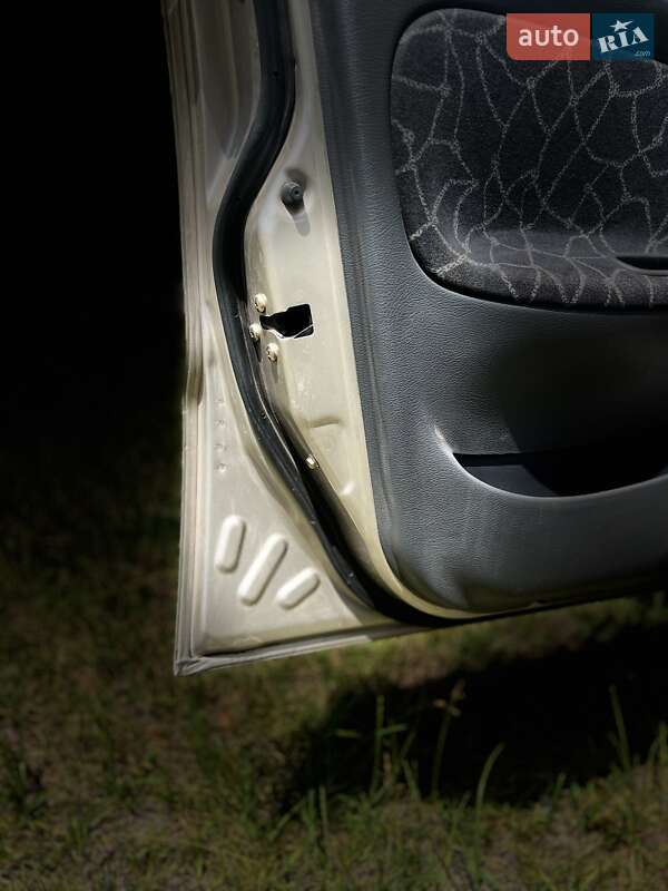 Седан Daewoo Sens 2004 в Олександрівці