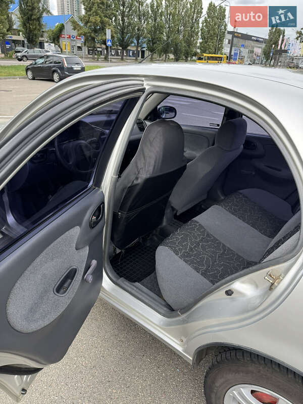 Седан Daewoo Sens 2004 в Киеве