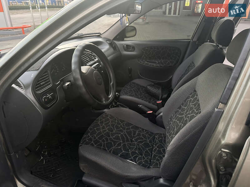 Седан Daewoo Sens 2004 в Кам'янському