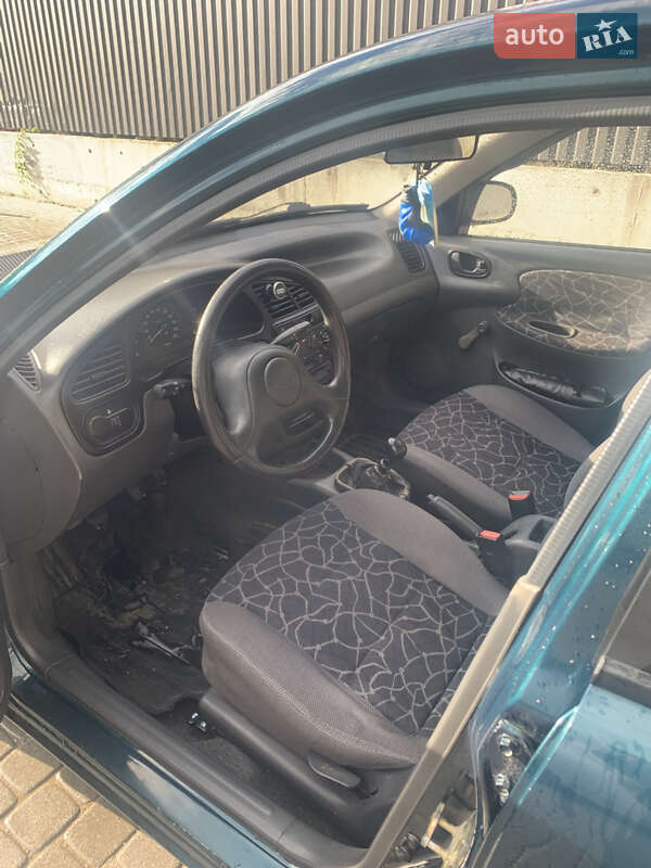 Седан Daewoo Sens 2003 в Винниках
