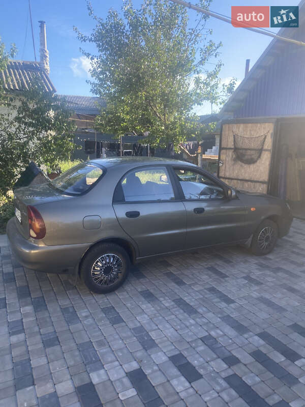 Седан Daewoo Sens 2012 в Коростені