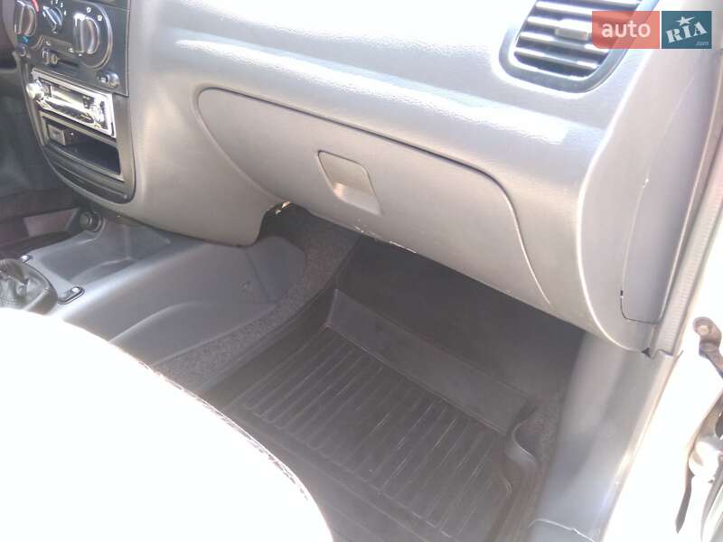 Седан Daewoo Sens 2004 в Запоріжжі