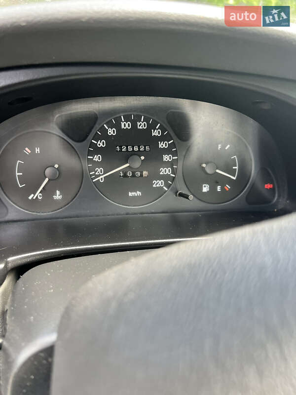 Седан Daewoo Sens 2004 в Чернівцях