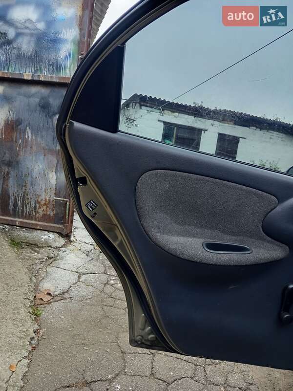 Седан Daewoo Sens 2005 в Днепре