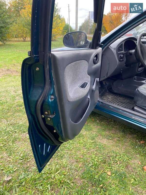 Седан Daewoo Sens 2005 в Горішніх Плавнях