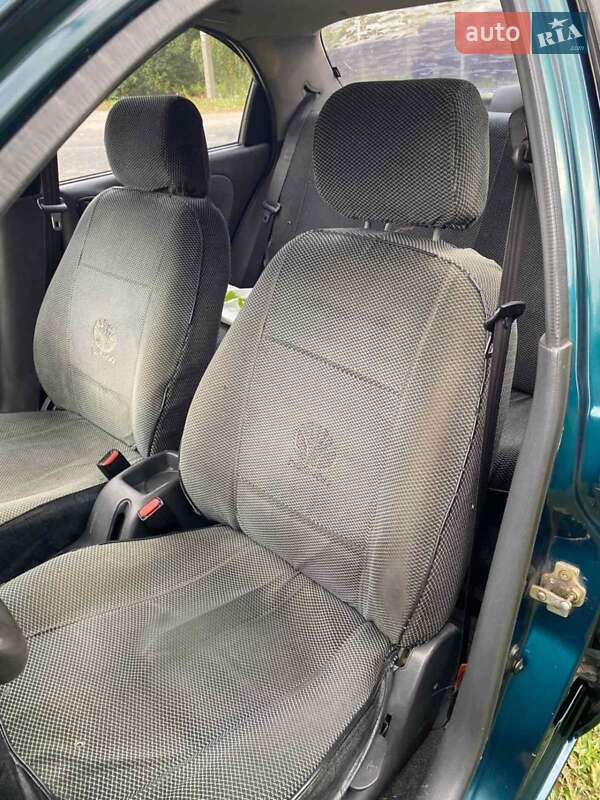 Седан Daewoo Sens 2005 в Горішніх Плавнях