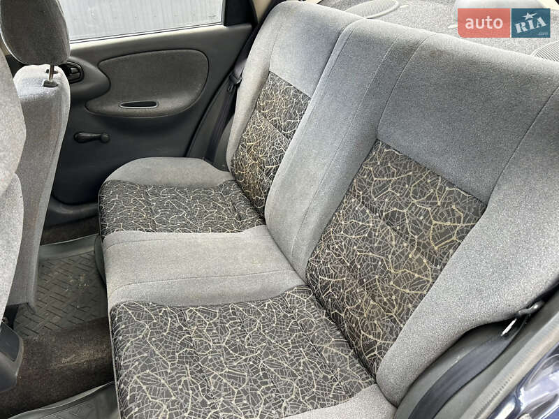 Седан Daewoo Sens 2004 в Жовкві