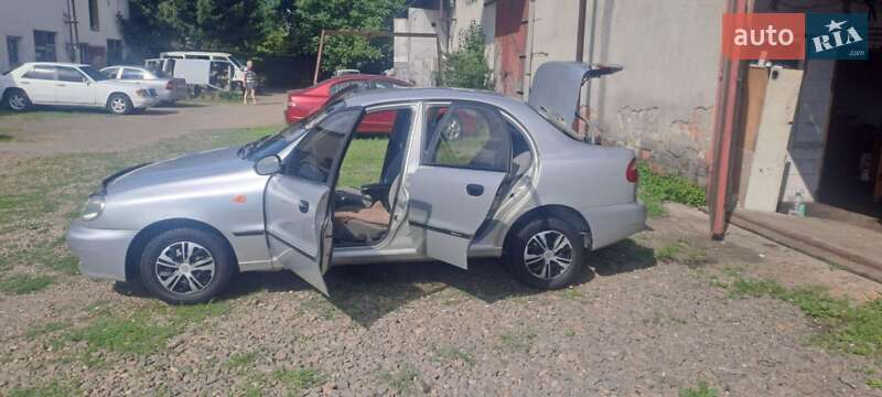 Седан Daewoo Sens 2004 в Хусті