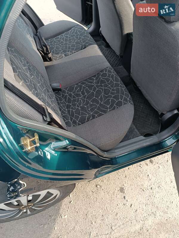 Седан Daewoo Sens 2003 в Дніпрі