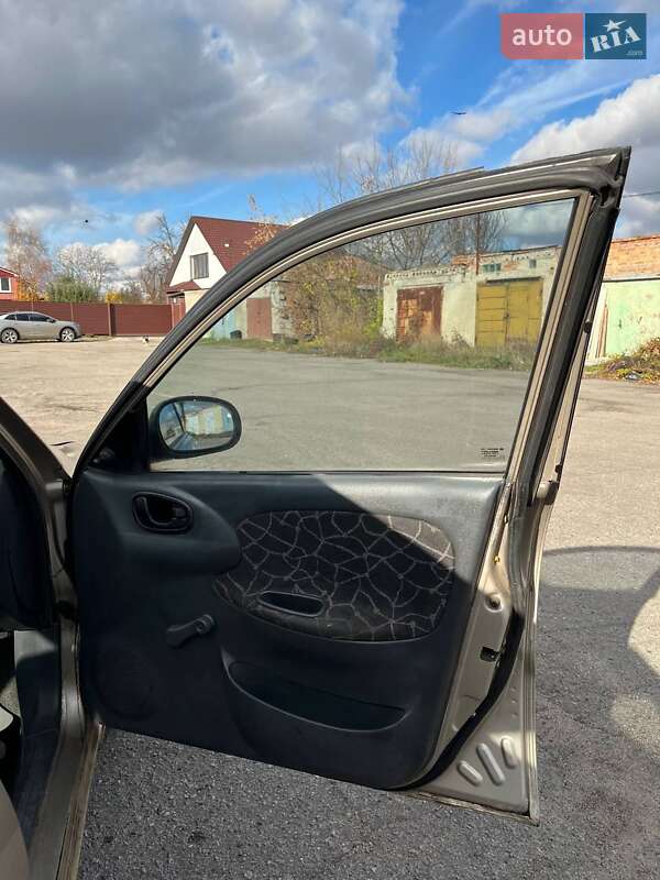 Седан Daewoo Sens 2004 в Полтаві