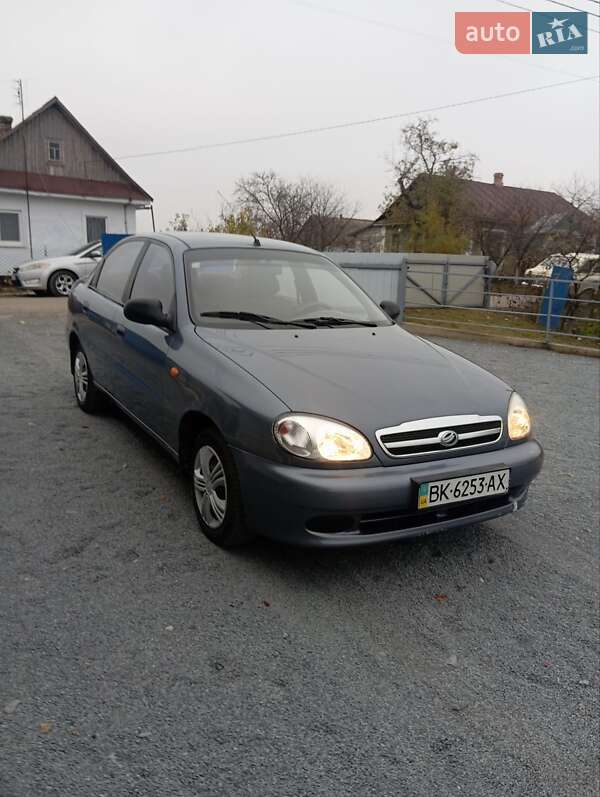 Седан Daewoo Sens 2010 в Рівному