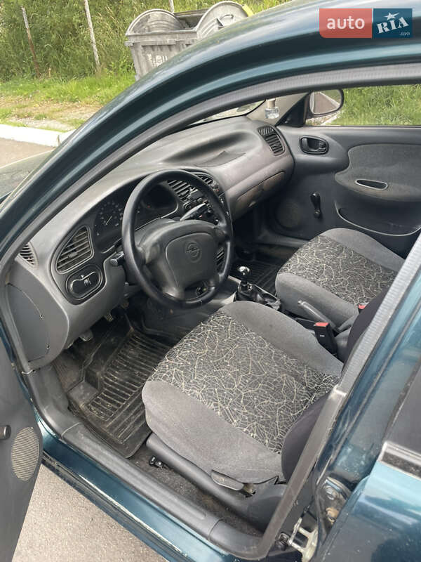 Седан Daewoo Sens 2004 в Рівному