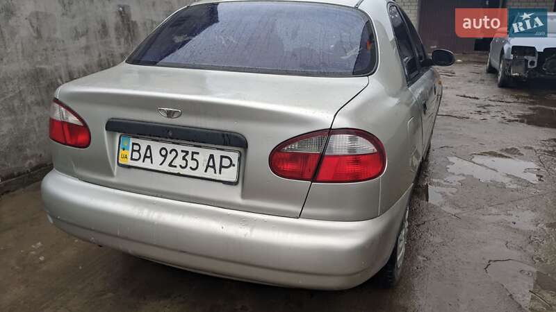 Седан Daewoo Sens 2004 в Радивиліві