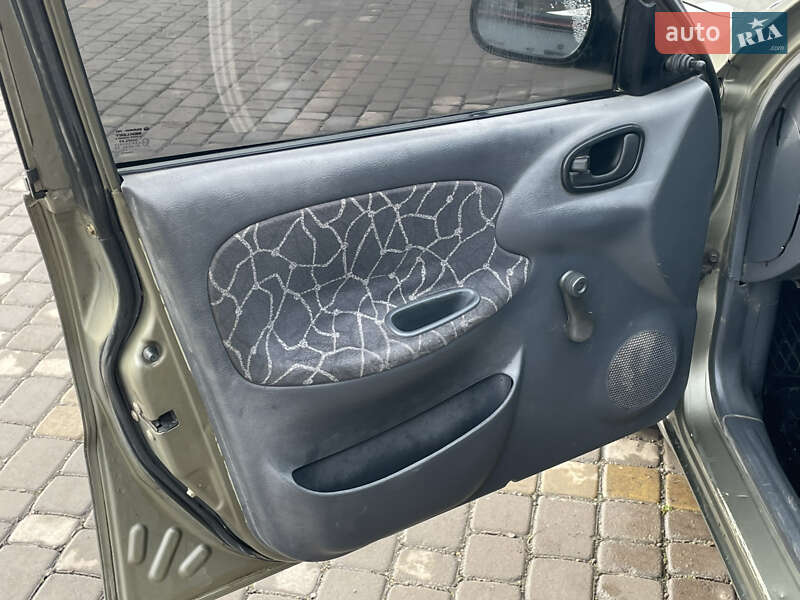 Седан Daewoo Sens 2003 в Теофиполе