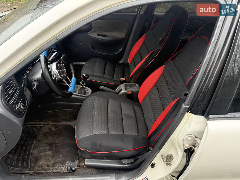 Седан Daewoo Sens 2003 в Днепре