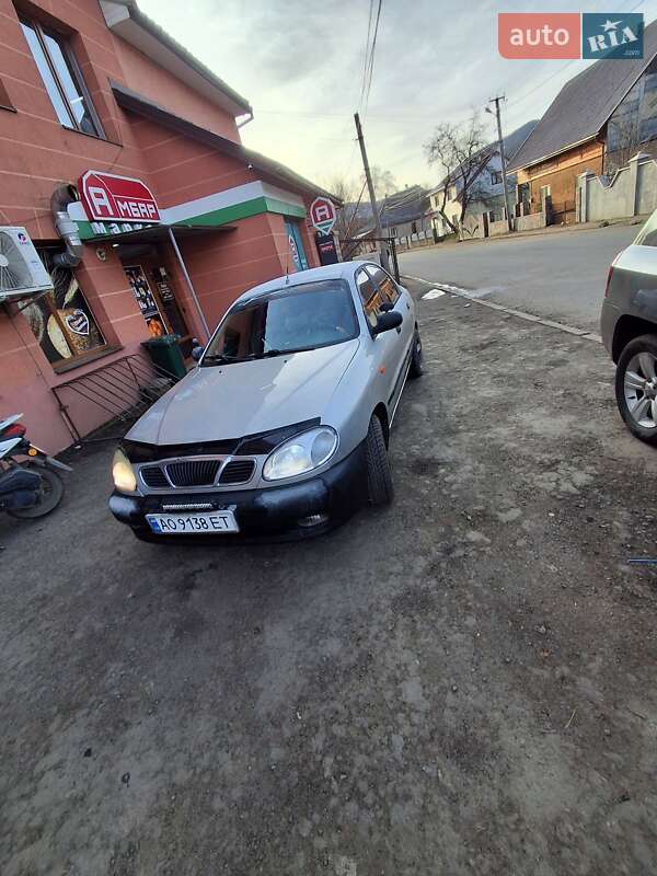 Седан Daewoo Sens 2004 в Синевире