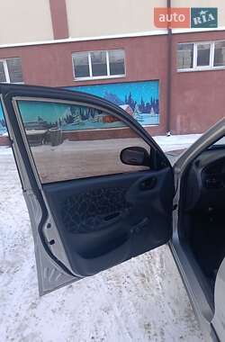 Седан Daewoo Sens 2003 в Умані
