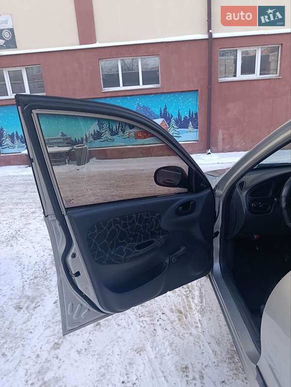 Седан Daewoo Sens 2003 в Умани