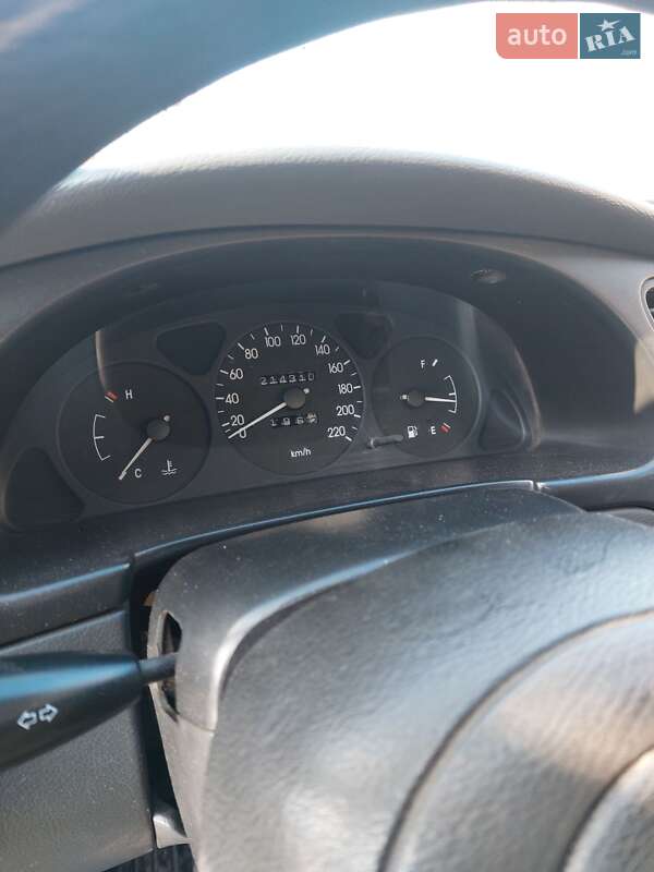 Седан Daewoo Sens 2002 в Днепре