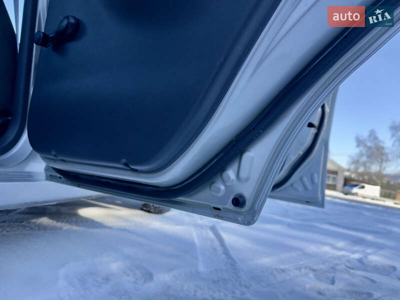 Седан Daewoo Sens 2004 в Могилев-Подольске