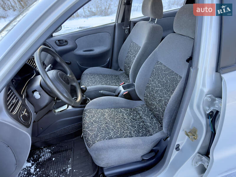 Седан Daewoo Sens 2004 в Могилев-Подольске