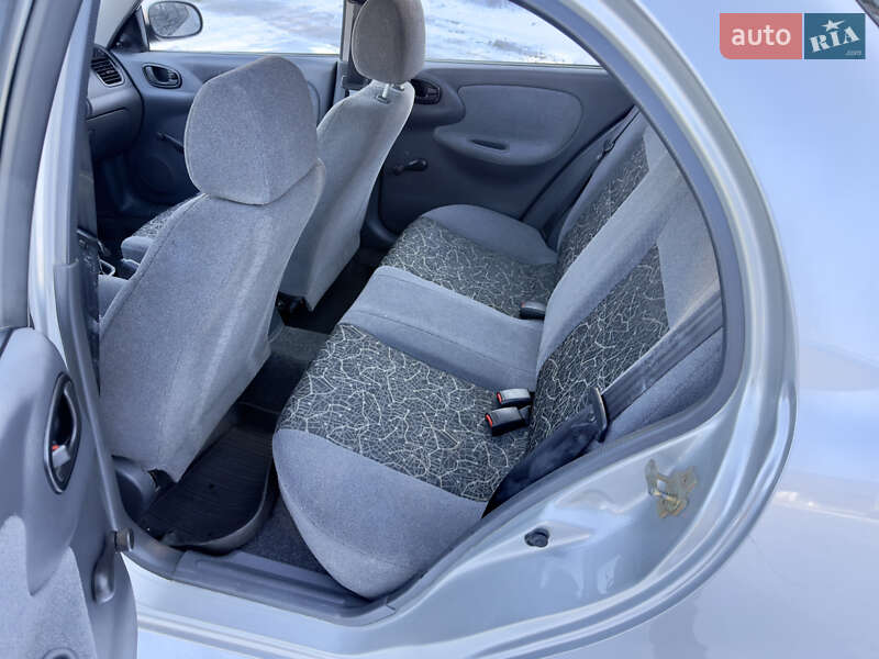 Седан Daewoo Sens 2004 в Могилев-Подольске